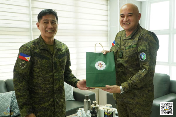 Army Chief Dental Surgeon Visits Diamond Division